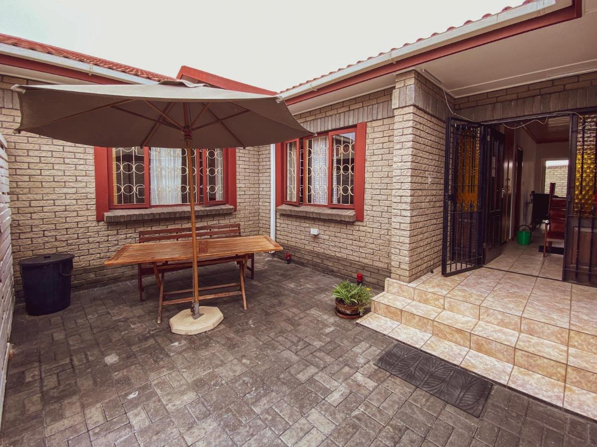 All African Colours Guesthouse Swakopmund Exteriör bild